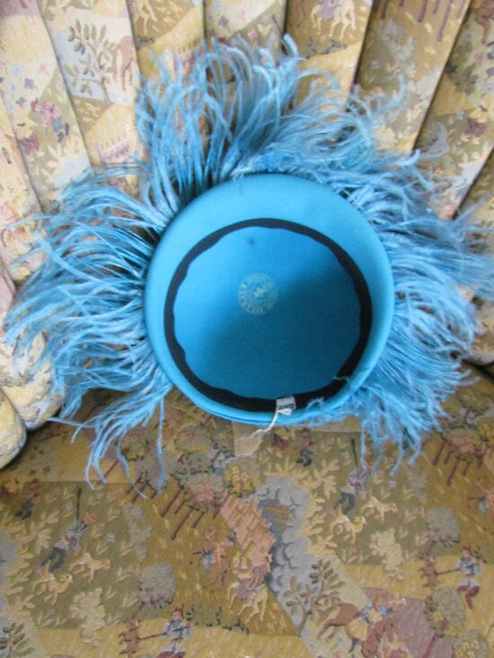 SILLY VINTAGE HAT, TURQUOISE w CRAZY FEATHERS, MERRIMAC EXCELLO- FABULOUS FUN! main image 7